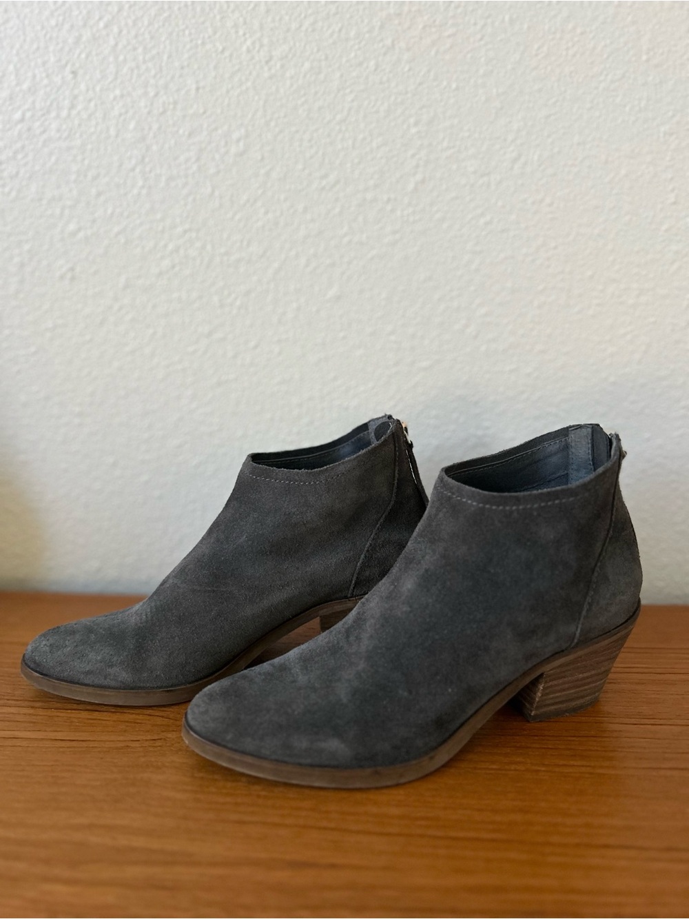 Dolce Vita Charcoal Gray Suede Fall Ankle Booties W/ Zipper (Size 6.5)